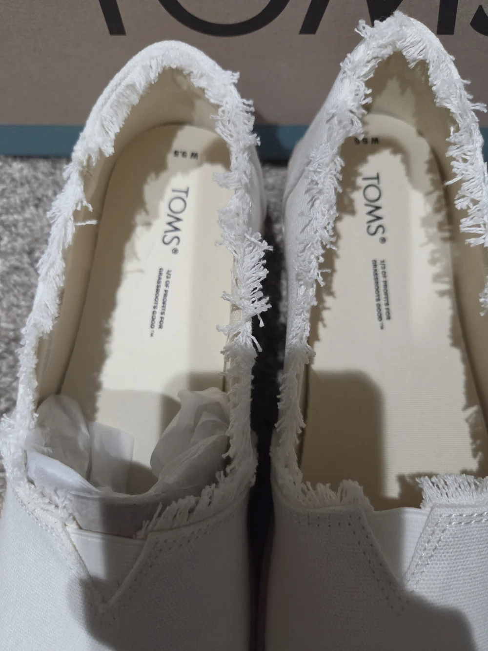 TOMS Women's White Canvas Slip-On Size 9.5